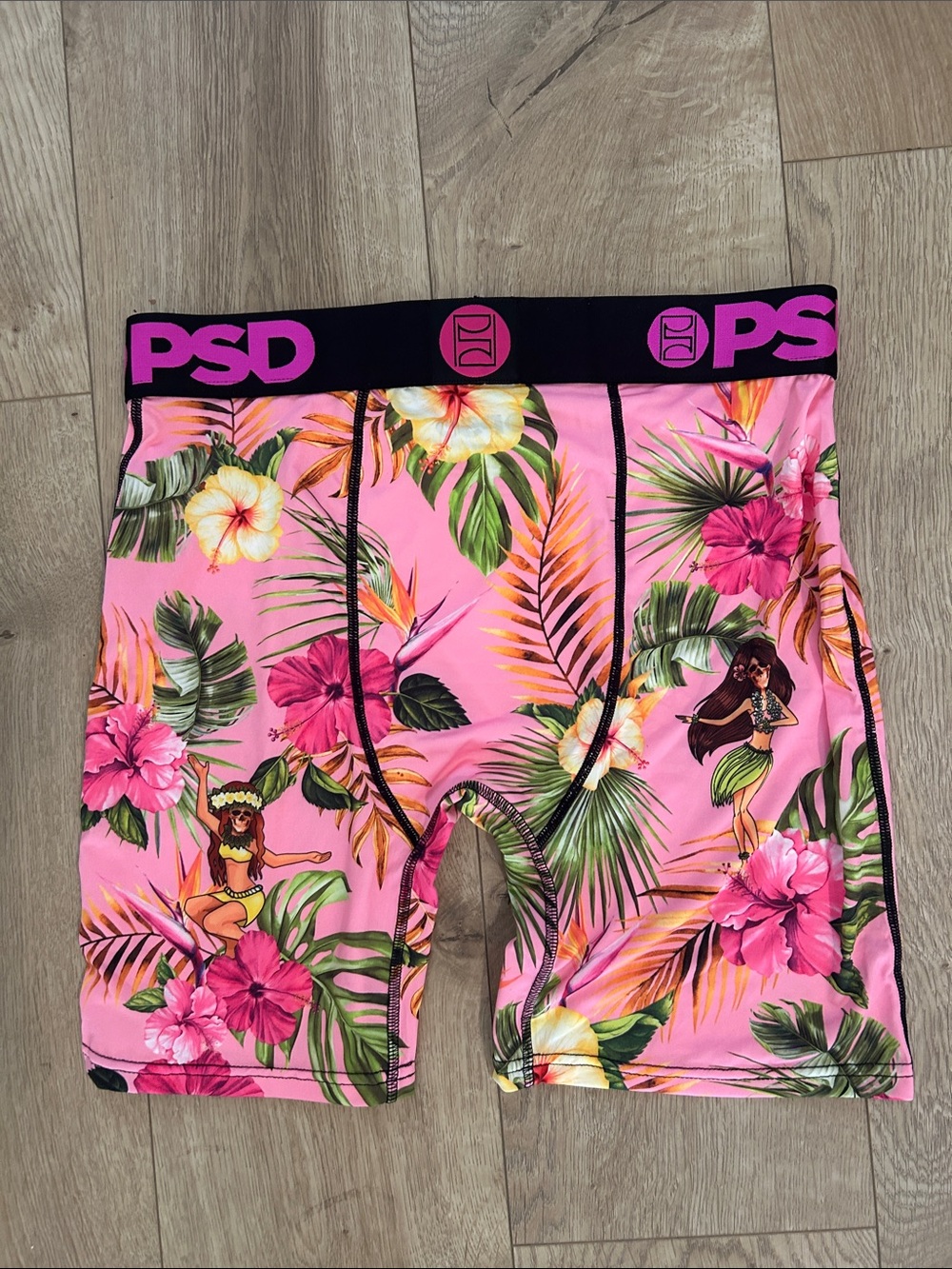PSD Men's tropical Print Briefs - Pink. Size Large, NWOT open